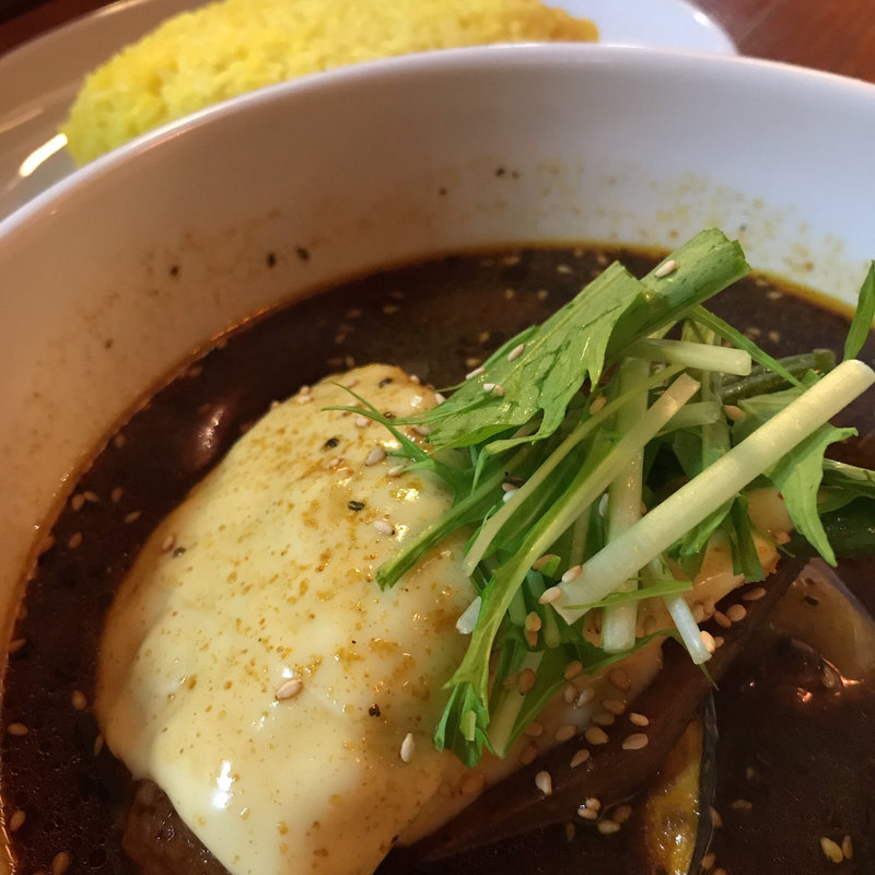 バンバーグスープカレー黒（海老出汁、チーズトッピング）(札幌スープカレー YellowSpice（銀座イエロースパイス）)