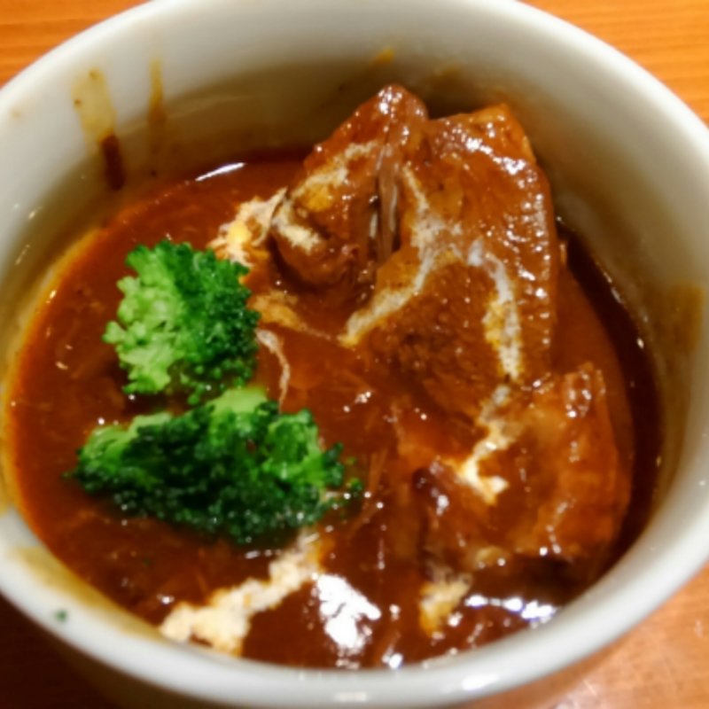 牛すじ煮込み(鉄板焼+TRATTORIAらいおん )