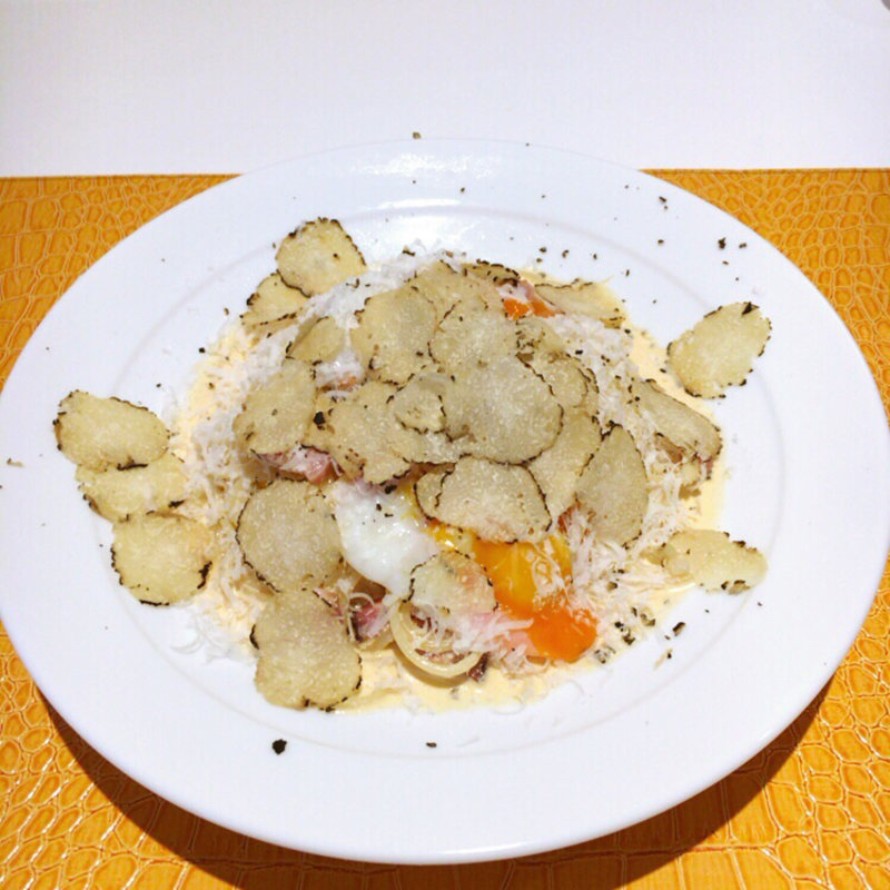 トリュフと温度卵の冷製カルボナーラ(パスタバカ一代)