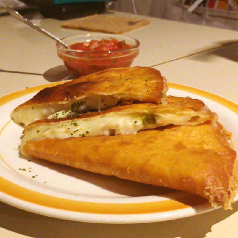 ケサディージャ（ハーフサイズ）【QUESADILLA 12】(エラドゥーラ 中崎・茶屋町本店 （HERRADURA）)