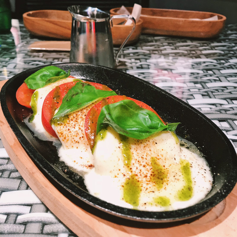 カプレーゼ(CORAL KITCHEN at cove)