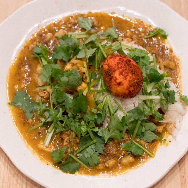 大辛粗挽きポークキーマカレー、スパイス玉子、パクチー増量(curry phakchi(パクチー))