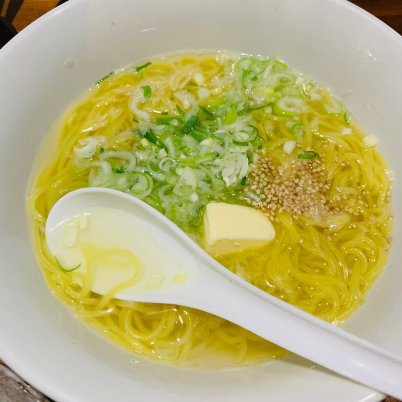塩バターラーメン(名物やきとん とみちゃん町屋店)