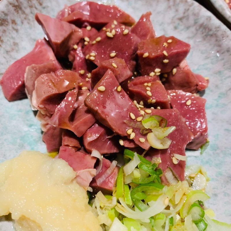 ハツ刺し(名物やきとん とみちゃん町屋店)