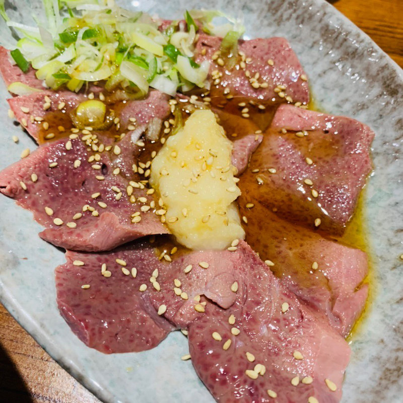 レバ刺し(名物やきとん とみちゃん町屋店)