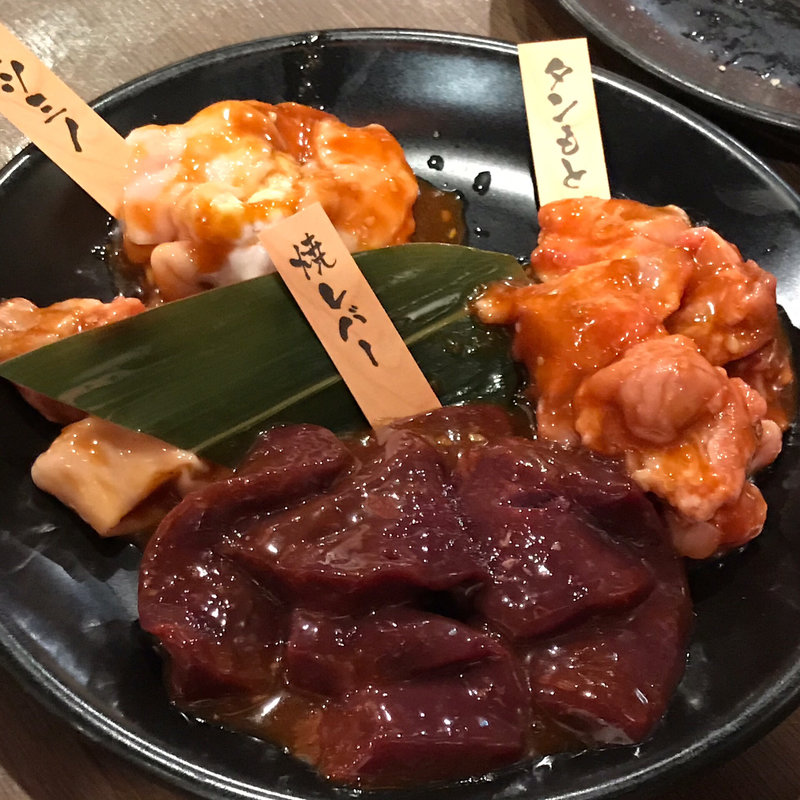 タンもと・ガツミノ・焼レバー(鶴橋酒場 情熱ホルモン)