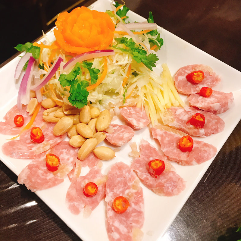 ネーム(ポム タイ料理)