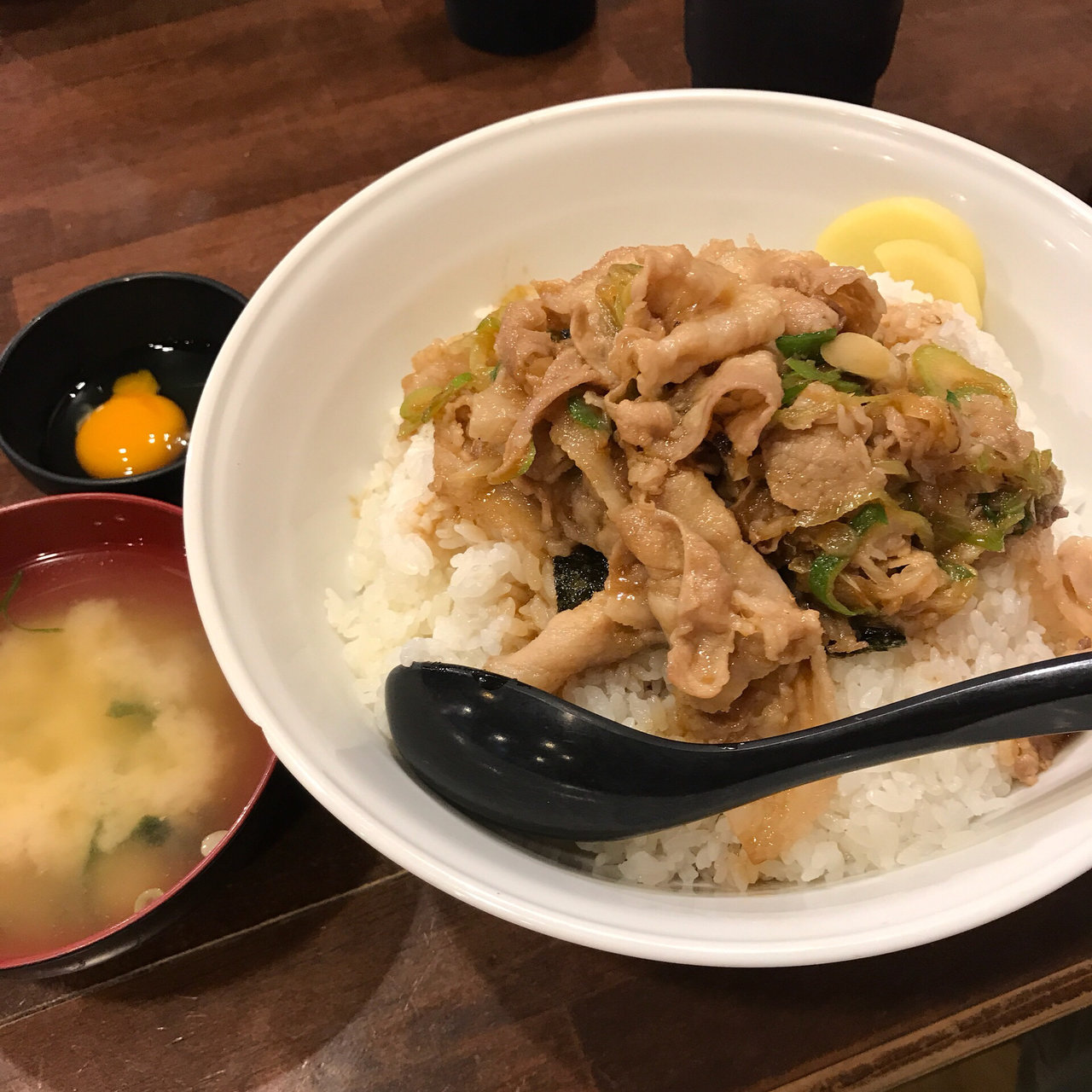 期間限定 伝説のすた丼屋 さいたま市 １０ １ 販売の肉盛りすたみな麺 丼ぶり肉飯増し ２ 卵に絡めて食べるのが最高 大盛り 食べて埼玉