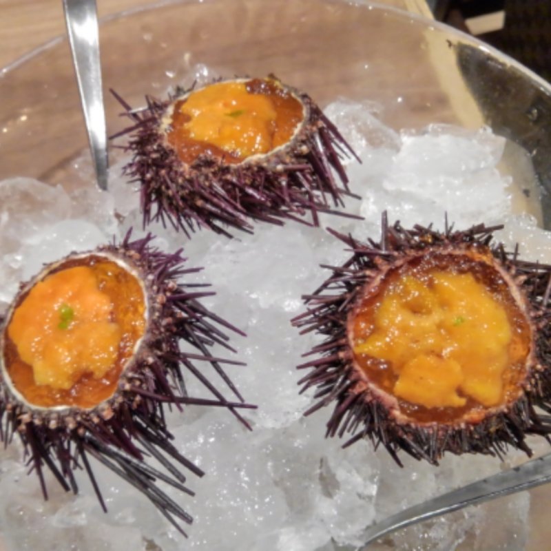 殻つきウニコンソメジュレ(俺のイタリアン 東京)