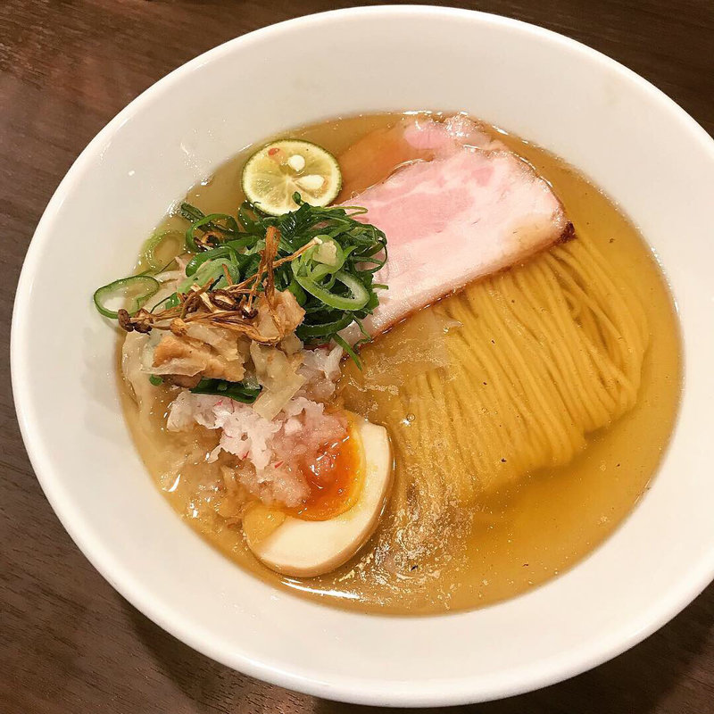 限定 黒豚と煮干しのホタテ黒豚ワンタンメン(八咫烏)