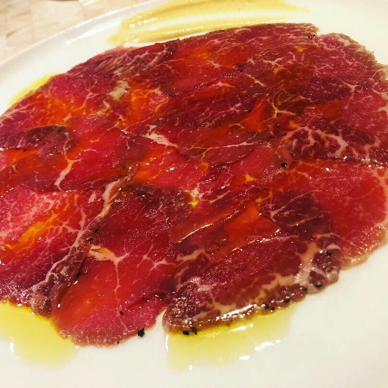 幻の牛・伊江島牛の自家製ブレザオラ【牛肉の生ハム】(POSILLIPO -cucina meridionale- （ポジリポ -クッチーナ メリディオナーレ）)