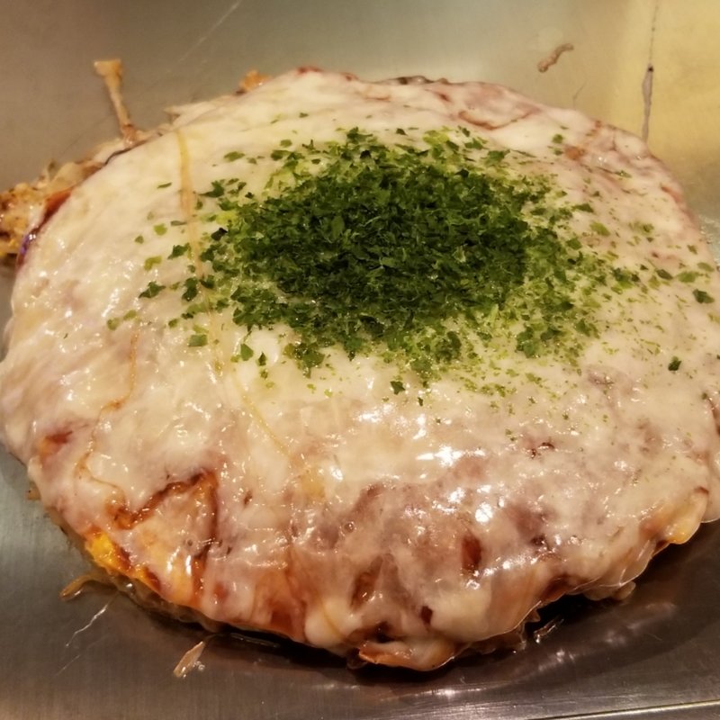 野菜中心玉　チーズトッピング(広島お好み焼き 鉄板焼 ゆうちゃん)