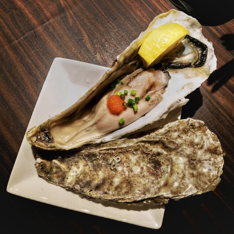 生ガキ(オイスター&珍味 BAR 不夜城)