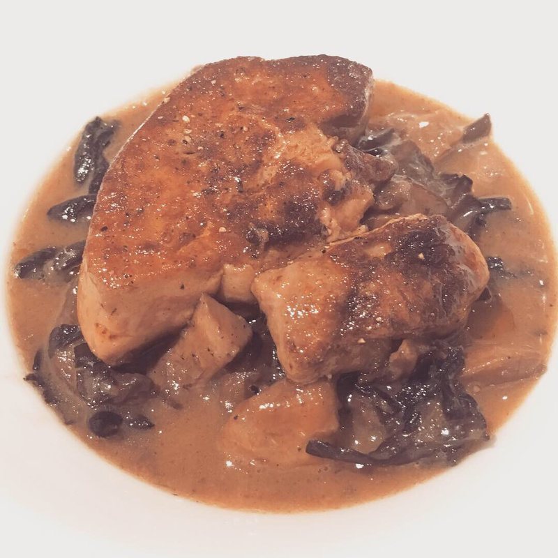 フォアグラのソテー 数種のキノコのフリカッセ(ハシモト)