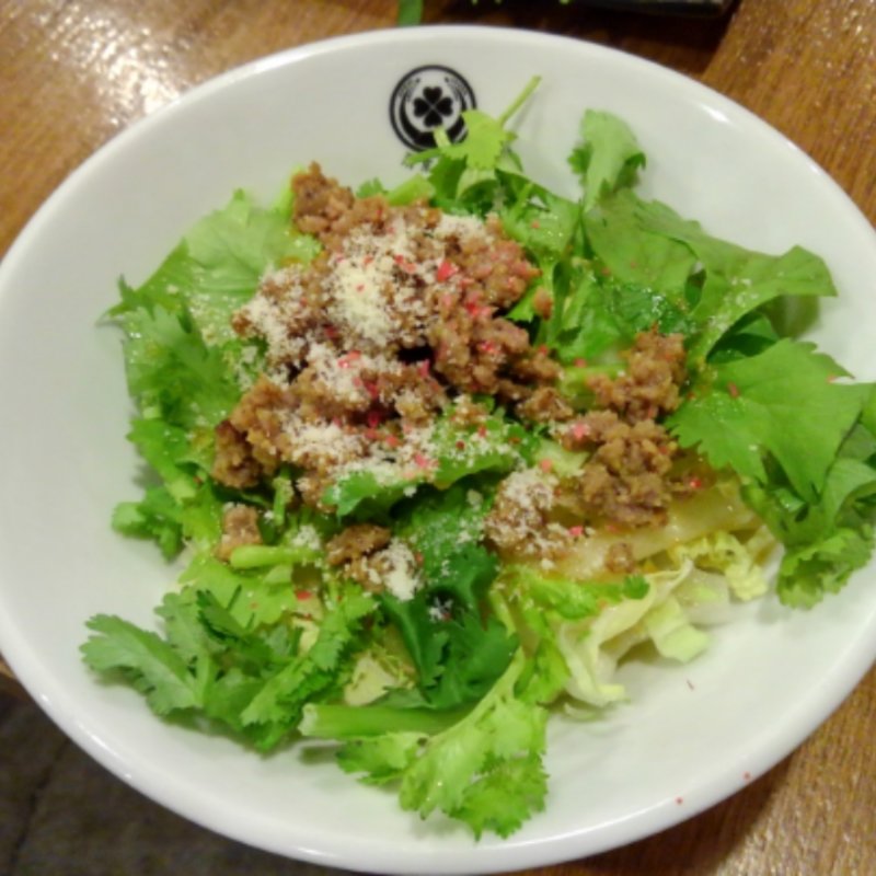 パクチーチーズサラダ(東京MEAT酒場 浅草橋総本店 （トウキョウミートサカバ）)