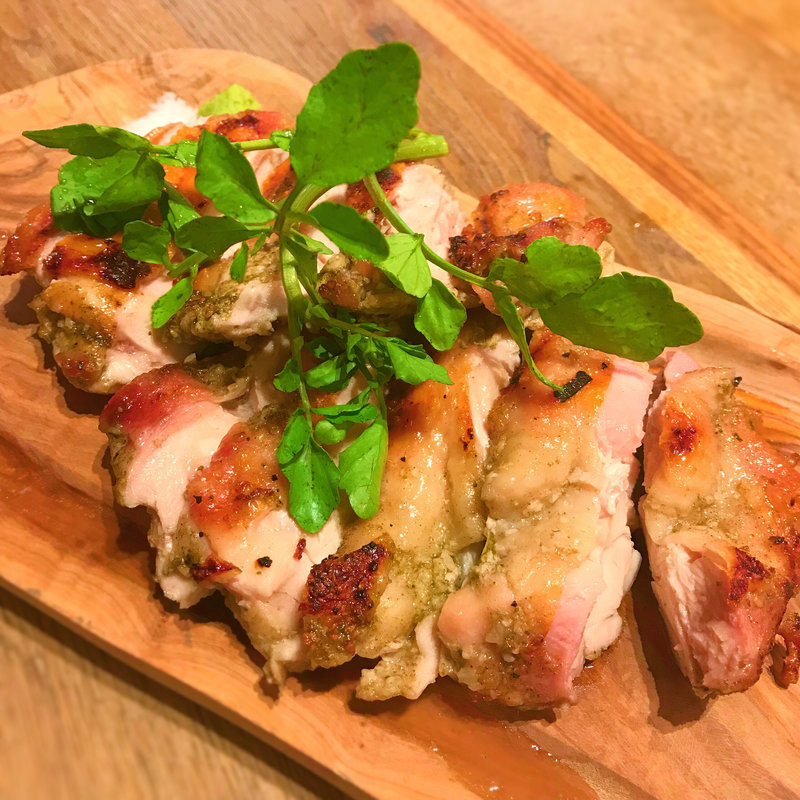 手仕込みハーブチキンのグリル(MEAT&WINE ワインホールグラマー 上野)