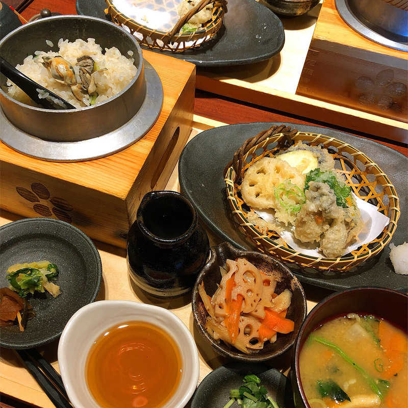 牡蠣釜めしと 天ぷらの盛り合わせ定食(五穀 新静岡セノバ店 )