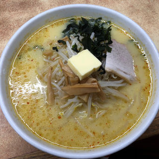 味噌カレー牛乳ラーメン バター入り(味の札幌 大西 )