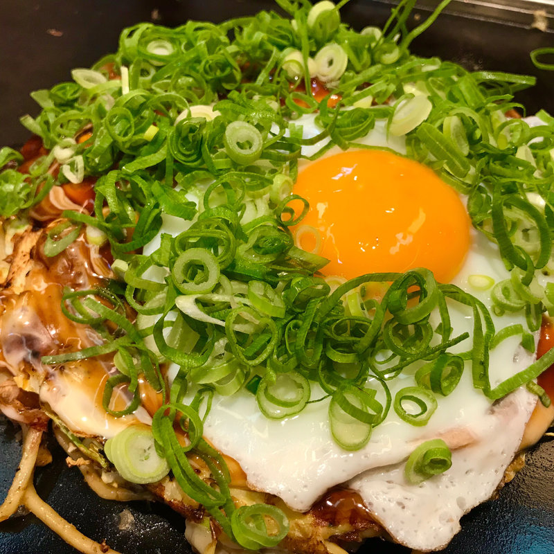 牛すじねぎ月見玉モダン焼き(鶴橋風月 阿倍野ごちそうビル店)