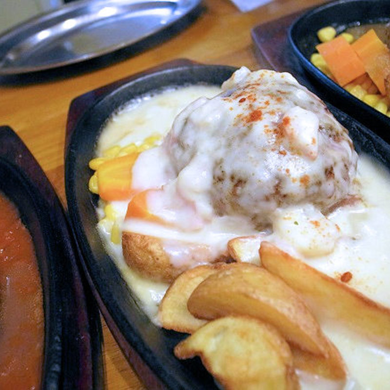 ハンバーグ（ホワイトソース）(ハンバーグレストランまつもと)