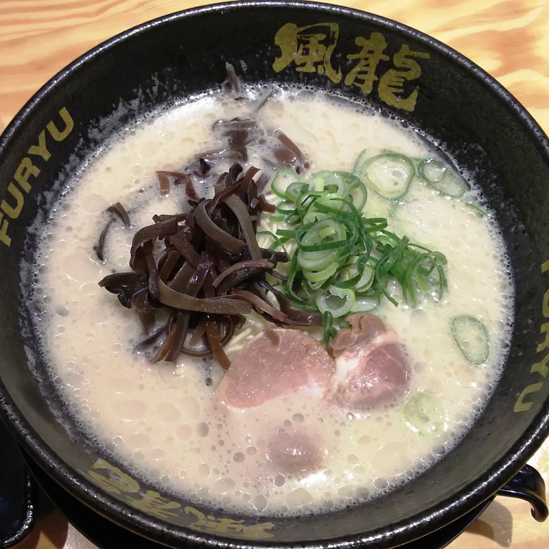 とんこつラーメン(とんこつラーメン博多風龍 川崎銀柳街店)