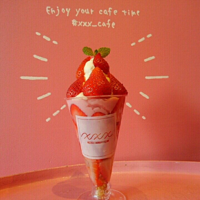 ストロベリーパフェ(Triple x cafe)