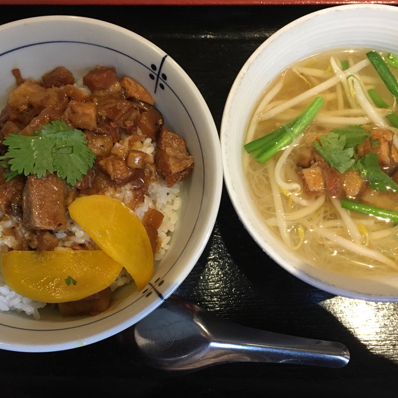 ルーローハンとタンツービーフン(劉の店 （リュウノミセ）)