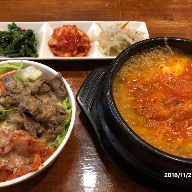 スンドゥブとミニサラダプルコギ丼(豚ウォリー)