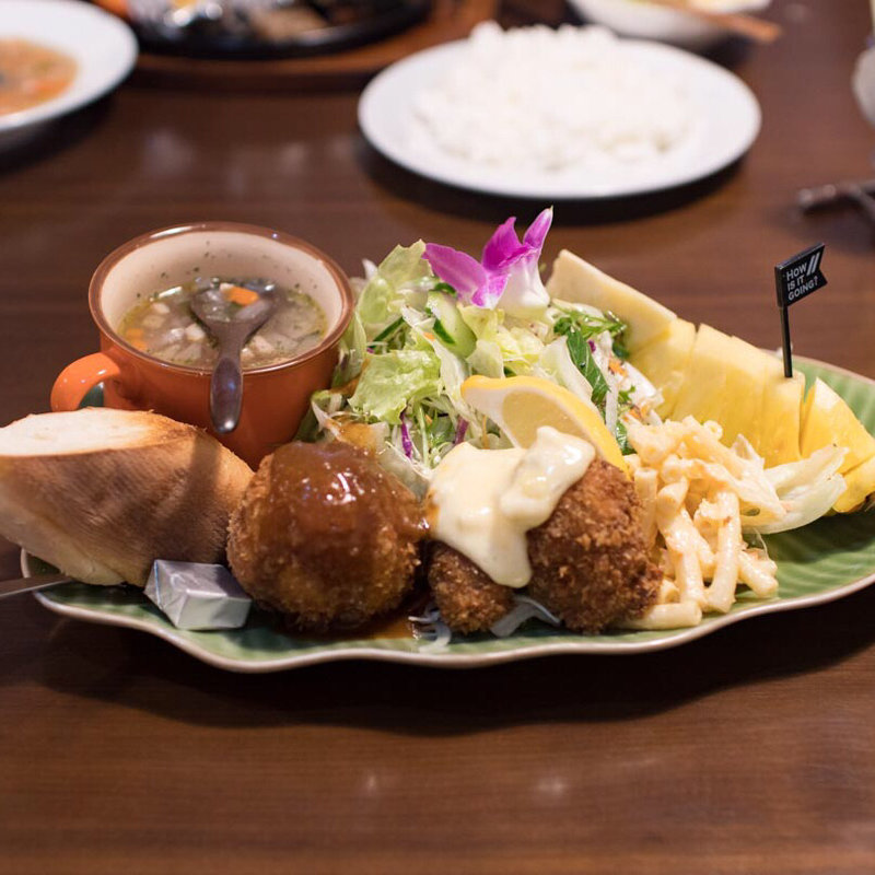 野菜たっぷりプレート+クリームコロッケ、カキフライ(洋食のオーニシ)