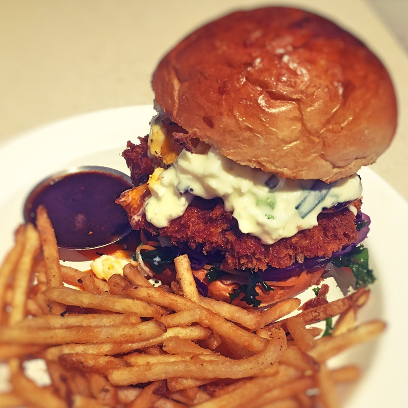 福岡県産 天然真鯛フィッシュバーガー 〜地場食材の生タルタルソース〜(J.S. BURGERS CAFE マークイズ福岡ももち店)