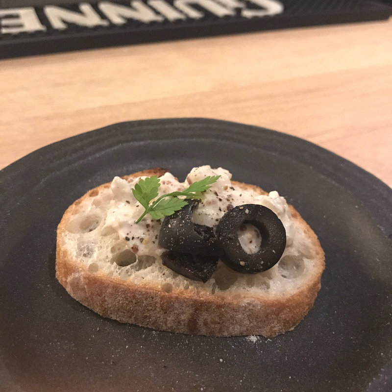 ツナとサワークリームのカナッペ(Ashi Teishoku & Diner)