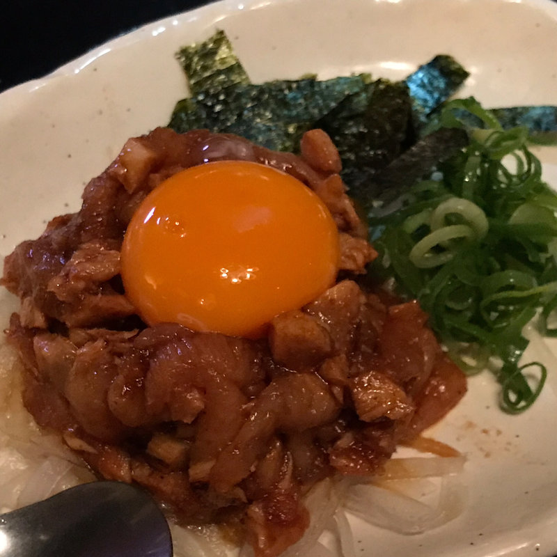 たっぷりすりごまのむねタタキユッケ(白木屋 南海なんば北口駅前店)