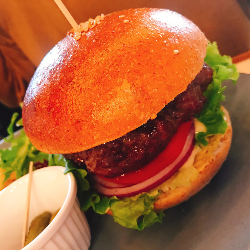 クラシックバーガー(Meat&Bakery TAVERN （タバーン）)