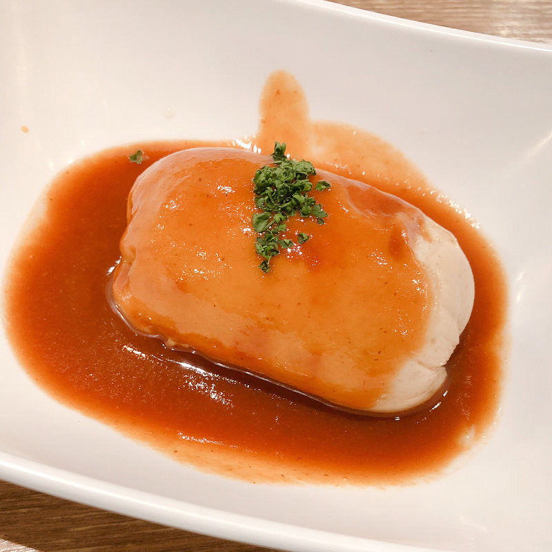 白身魚のふんわりクネル仕立て オマール海老のソースアメリケーヌ(赤白 ルクア大阪店 （コウハク）)