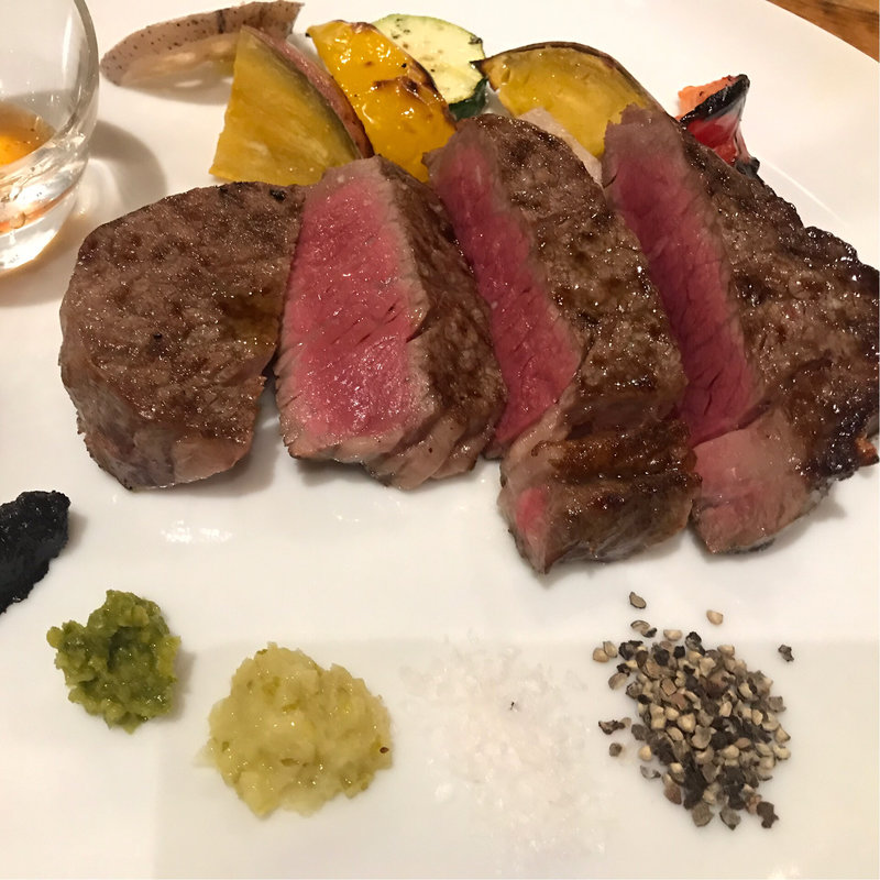 土佐あか牛炭火焼きシャトーブリアン(Mondatta)