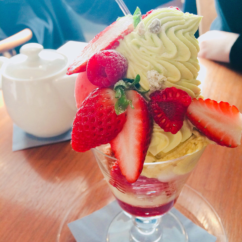 いちごとピスタチオのパフェ(グラッシェル 表参道店)