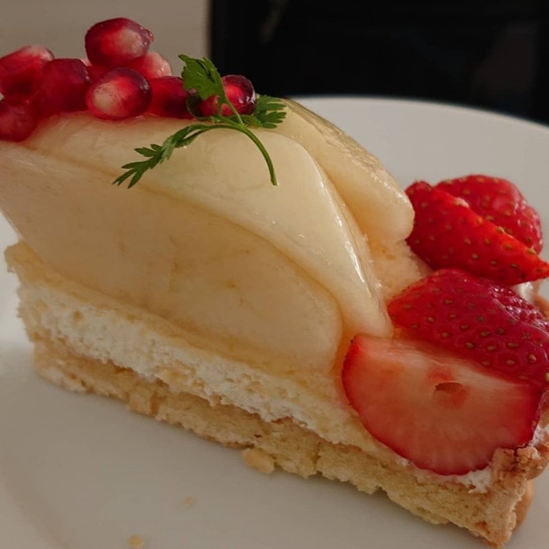 山形県産ラ・フランスといちごのタルト(フルーツショップ青森屋 )