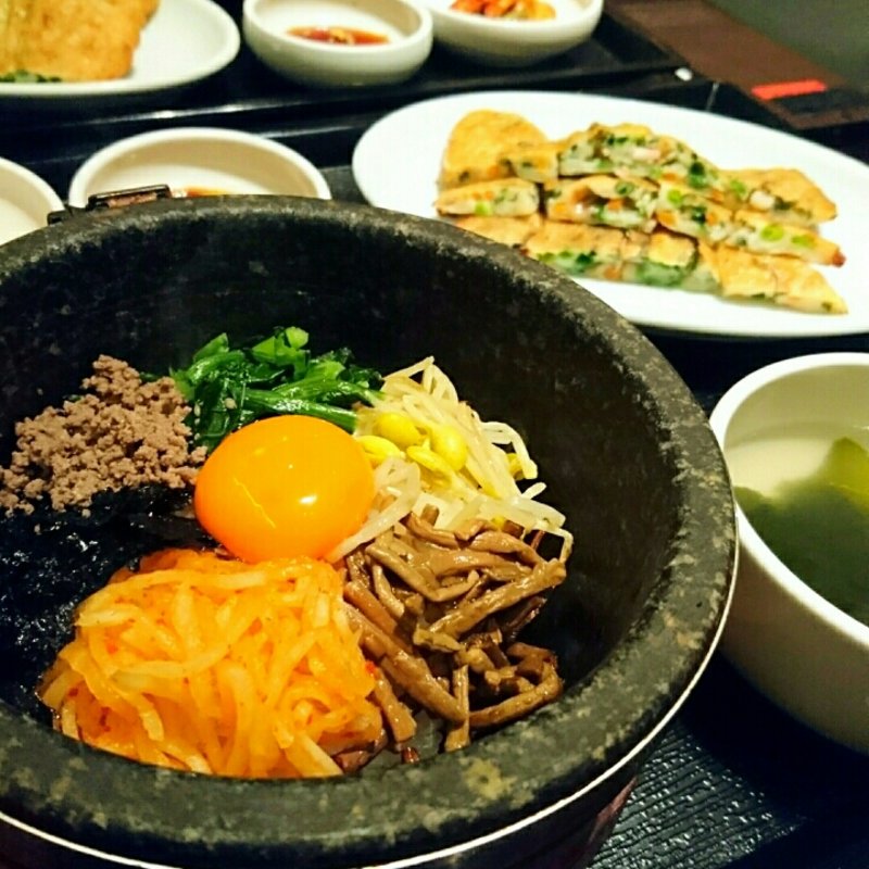 石焼ビビンバとチヂミのセット(韓国旬彩料理　妻家房　ＪＲ博多シティ店)