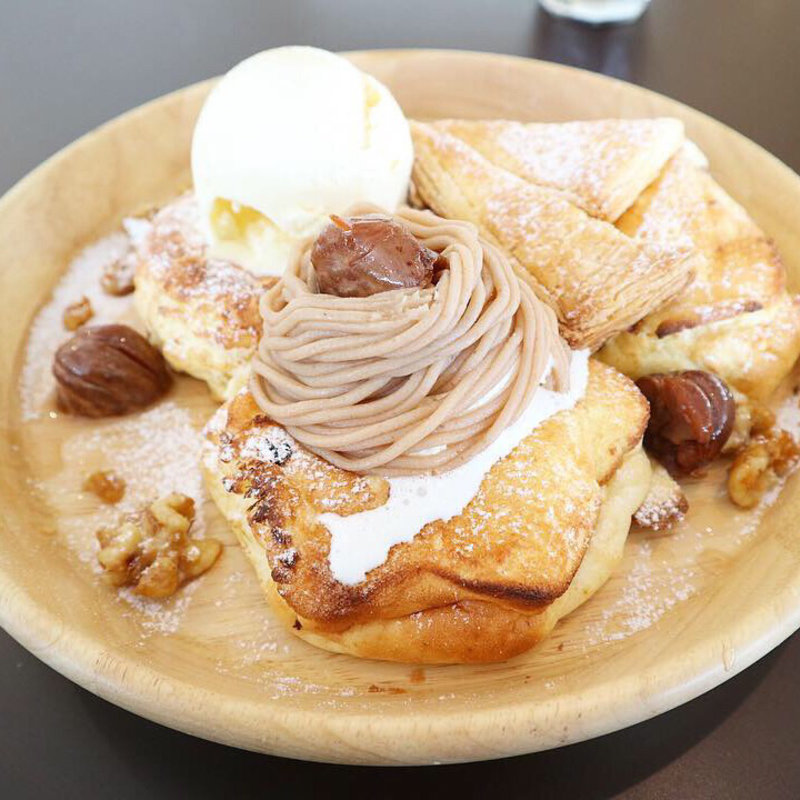 渋皮栗のモンブランパンケーキ(いとカフェとスパイスのFACTORY)