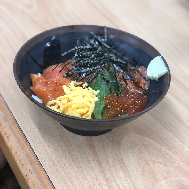 サーモンいくら丼(とれとれ市場)