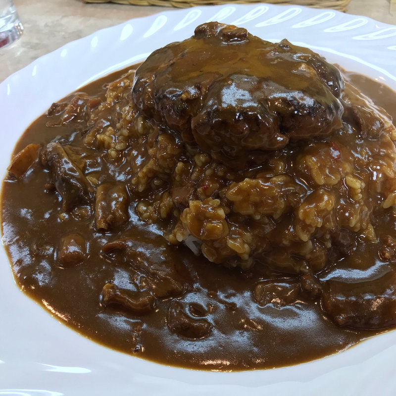 牛すじ煮込みカレー ハンバーグトッピング大盛(ティーアンドエー 今里西店 （T&A）)
