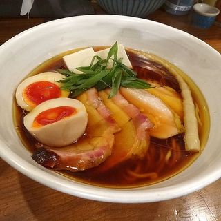 特製醤油ラーメン(いかれたヌードル フィッシュトンズ (いかれたNOODLE Fishtons))