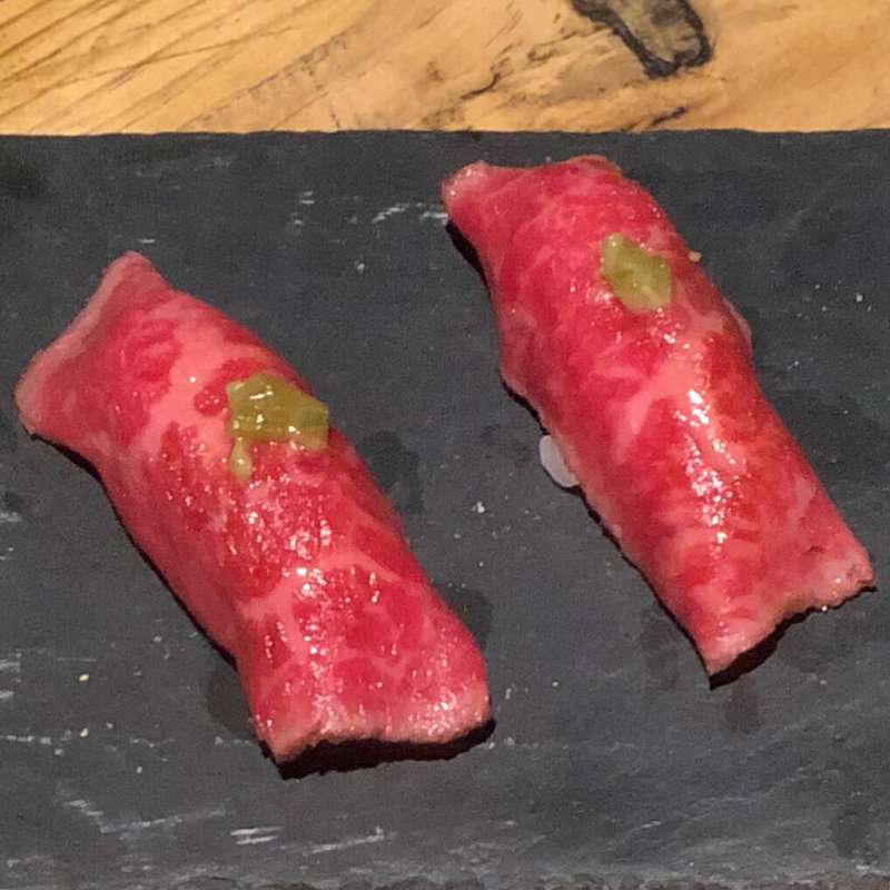 牛の握り（一貫）赤身(四五六)