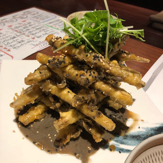 ごぼうの唐揚黒ゴマソース(六ヶ城)