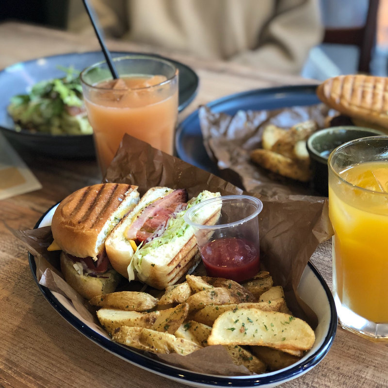 ベーコントマトサンドイッチ(En 鷰)