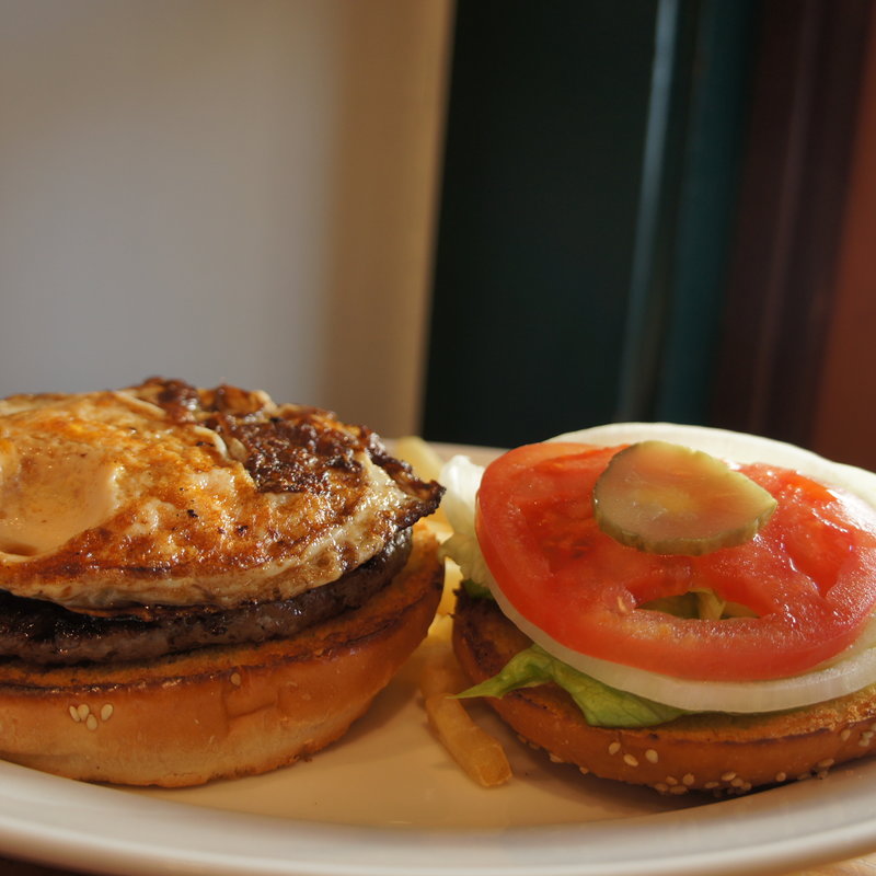 フライドエッグバーガー（レギュラーサイズ）(ホームワークス 麻布十番店 （Homework's）)