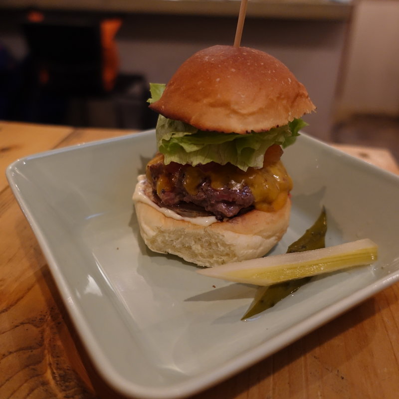 チーズバーガー（ミニ）(Beer Pub BRICK LANE（ブリックレーン） 伏見店)