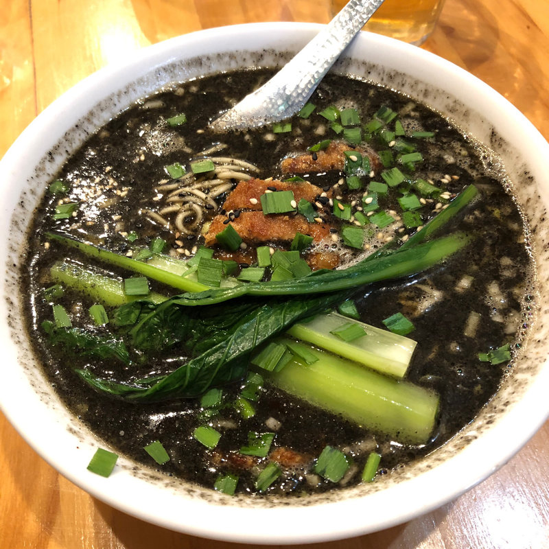 黒の排骨担々麺(東京担担麺本舗 瀬佐味亭)