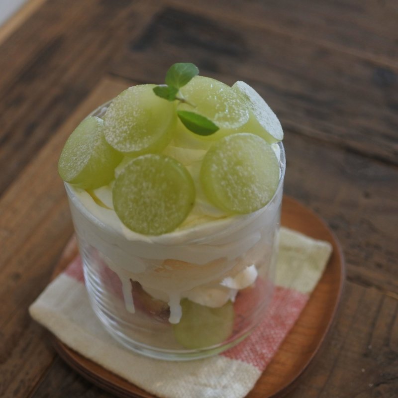 シャインマスカットタルトパフェ(ソーグッドコーヒーアンドベイク)