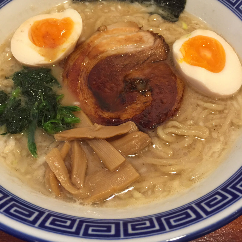 豚骨醤油煮卵ラーメン(にしむら)